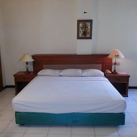 Hotel Fortuna Surabaya Bagian luar foto