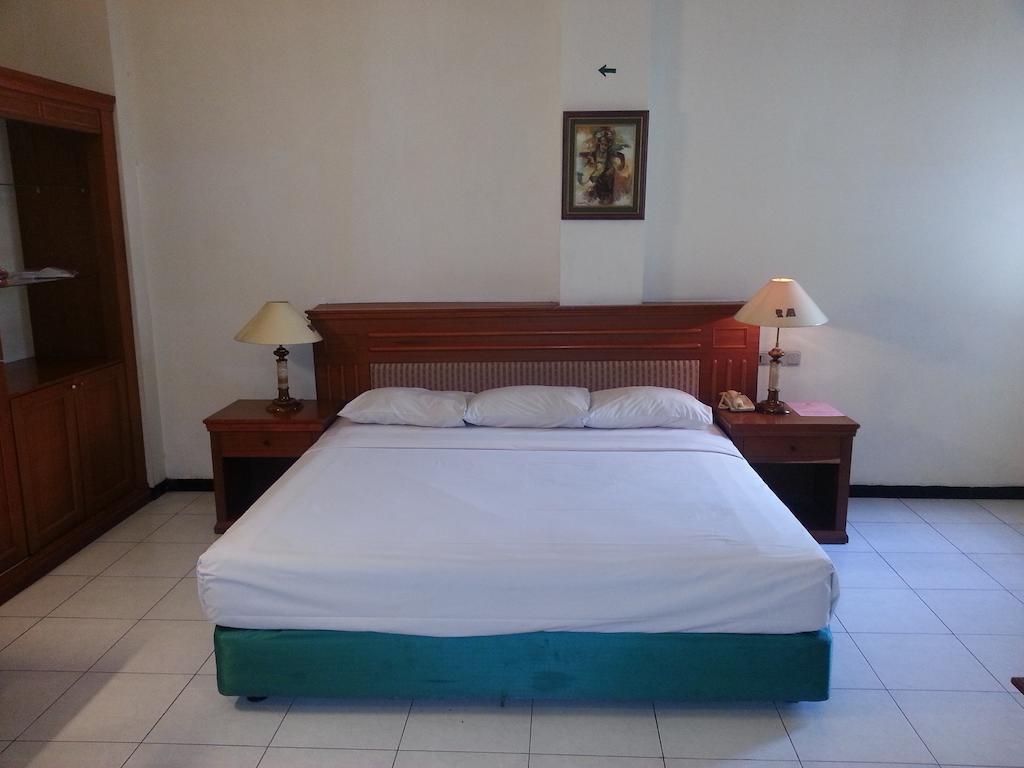 Hotel Fortuna Surabaya Bagian luar foto