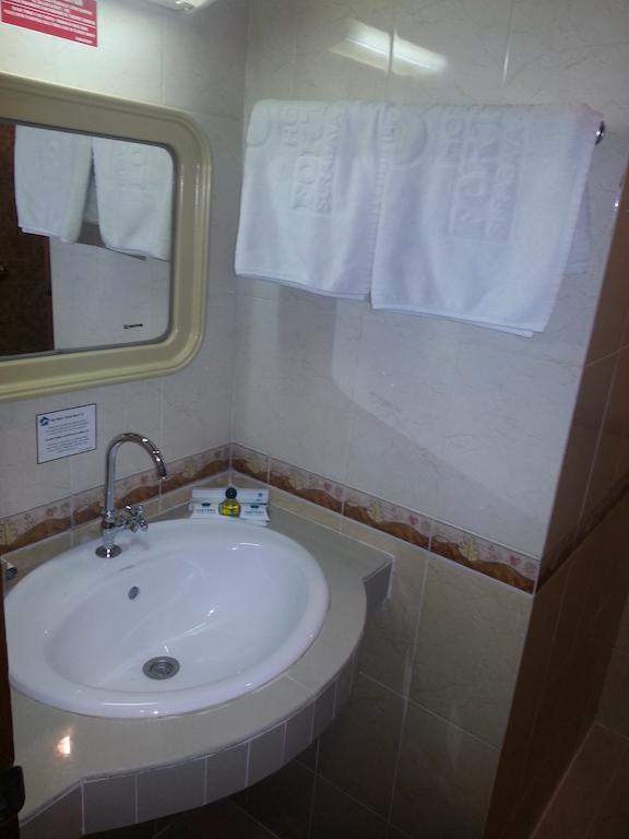 Hotel Fortuna Surabaya Ruang foto