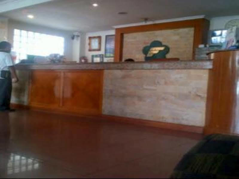 Hotel Fortuna Surabaya Bagian luar foto
