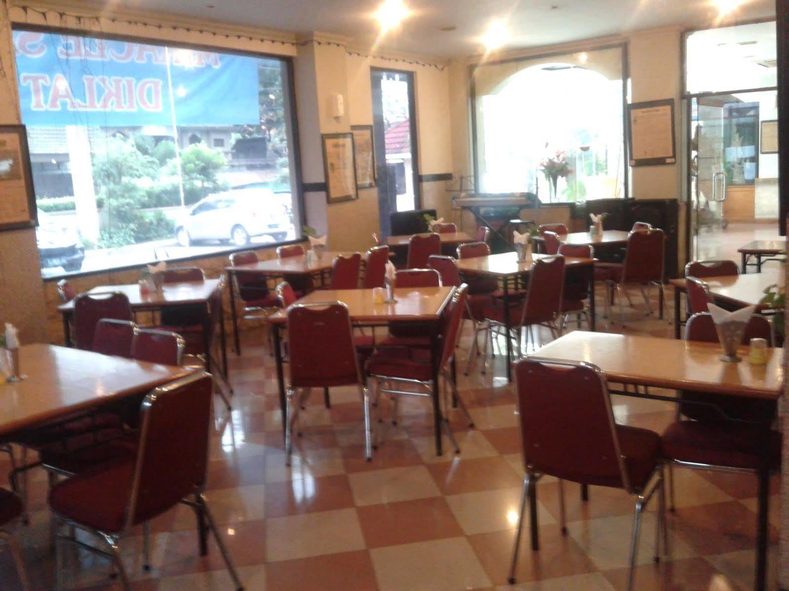 Hotel Fortuna Surabaya Bagian luar foto