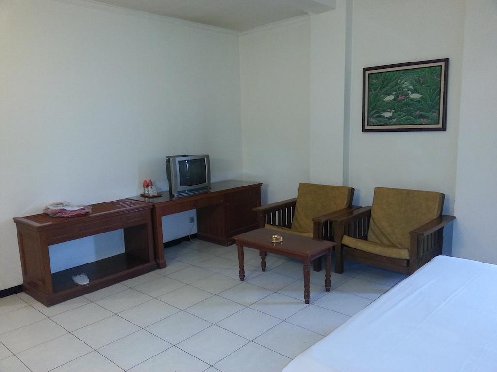 Hotel Fortuna Surabaya Bagian luar foto