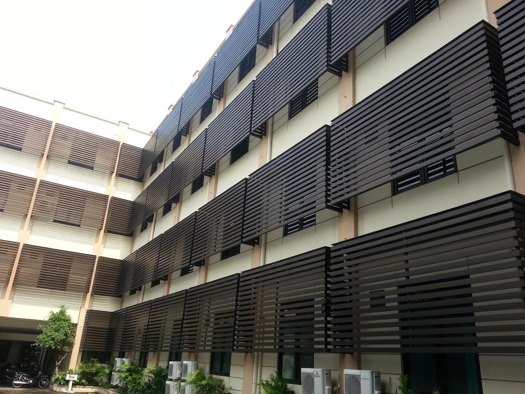 Hotel Fortuna Surabaya Bagian luar foto
