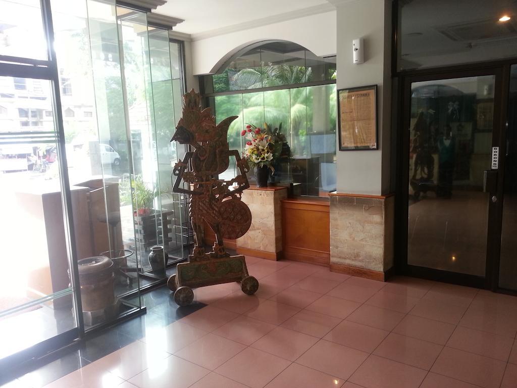 Hotel Fortuna Surabaya Bagian luar foto