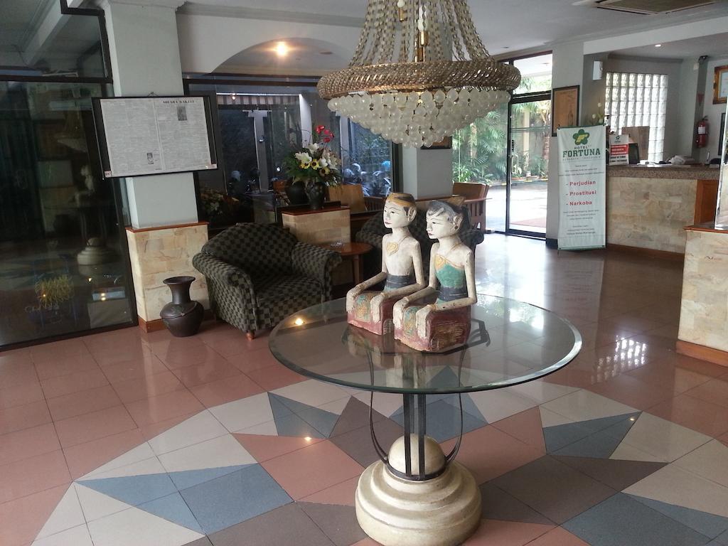 Hotel Fortuna Surabaya Bagian luar foto