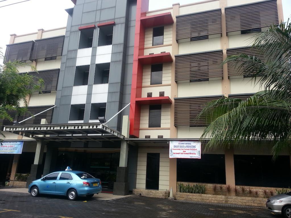 Hotel Fortuna Surabaya Bagian luar foto